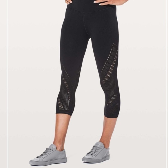 LULULEMON reveal crop interconnect 18” black - Picture 4 of 10